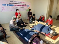 [찰칵! 현장] 어르신들, 새해에도 건강하세요… 충북대, 건강제품 기부