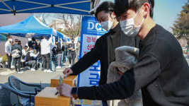 [찰칵! 현장] 웃음소리 가득한 캠퍼스… 대구가톨릭대, 선거운동·모금행사 등 활기