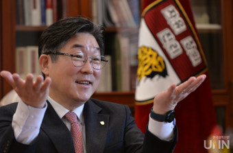 [파워인터뷰] 김동원 고려대 총장 