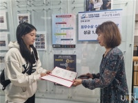 충남도립대 학생, 광명커피장학금 전달 받아