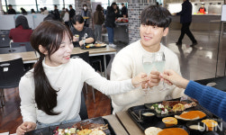 인제대, 학생들에게 4900원 스테이크 특식 이벤트 호평