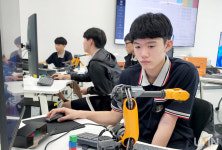 한국기술교육대...최첨단 장비 활용한 전공체험 신기해요