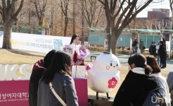 덕성여대, 2024 전기 학위수여식 및 2025학년도 신입생 입학식 개최