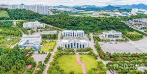 신안산대, 71세 시인부터 가족 동반 입학까지  이색 신입생 화제