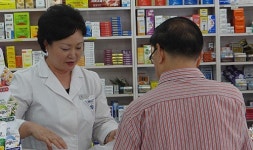 어르신 잘 모셔 지역 명소가 된 이 약국