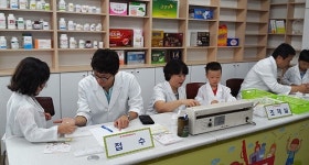 약사회관 회의실 한켠이 약국으로 변신한 이유는?