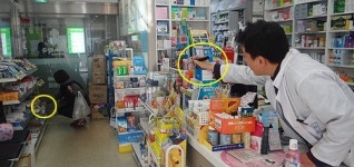 종업원없이 약사 홀로 밤10시 문닫는 이약국