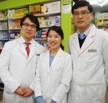 육사출신 약국장의 각 잡힌 경영 비법은?