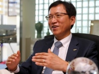 대출 담당의 기운내라 한마디가…