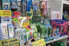 약국 제품 정리해줄게요 위생용품 업자의 두얼굴