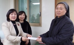 서초구약, 관내 사회복지관에 후원금 전달