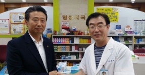 경남약사회, 메르스 피해 약국에 위로금 전달
