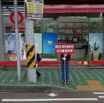 비가와도…인천 성모병원 주변 약사들 석달째 피켓 시위