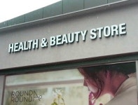 하필 우리 동네? H&B숍 중소도시 진출에 약국 긴장