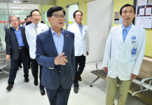 정진엽 장관, 추석연휴 비상진료 현장 잇단 방문