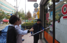 서초구약, 회원 약국 유리창·간판 청소