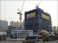 병원 데려올 자신있으면…약국 임자 찾는 상가들