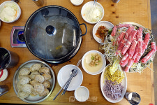 찬 바람 불 땐, 손만두 소고기 샤브샤브 어때요?