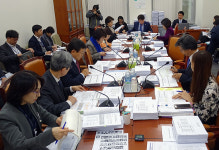 면대약국 방지법, 국회 상임위원회서 올 브레이크