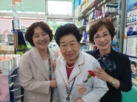 서초구약, 스승의날 기념 카네이션 전달