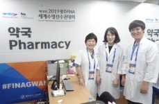 도핑금지약물 찾아라…수영선수들과 함께한 약사들