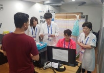 도핑금지약물 찾아라…수영선수들과 함께한 약사들