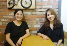 유튜버 활동에 피임약 책까지 낸 두 여약사 이야기