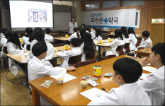 뭉쳐야 산다…약사 주도 소규모 약국체인 눈길