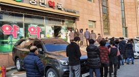 마스크 가져왔어요…분회장이 약국 돌며 직접배달