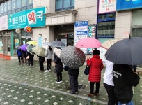 공무원 인력지원 소형약국 가보니...업무부담 절반 뚝