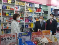 약국 찾은 오거돈 부산시장 현장 애로사항 적극 검토