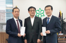 중대약대 총동문회, 대구·경북약사회에 성금 전달