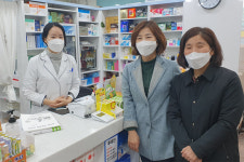 고양시약, 신규 개설약국 격려 방문…위생복도 전달
