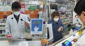 양방향 마이크로 복약지도…코로나에 약국도 변신
