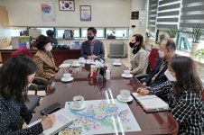 서울 중구약, 떡·비타민 음료 들고 보건소 격려 방문