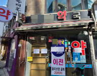 코로나에 무너진 명동 상권...약국 폐업 현실화