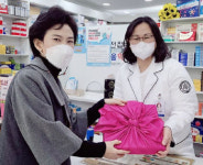 은평구약, 수능 자녀 둔 회원 약국 3곳 방문해 응원