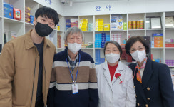 서초구약, 선구자 회원 약사 33명 찾아가 카네이션 전달
