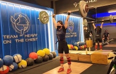 내가 바로 약업계 장미란...역도대회 휩쓴 여약사