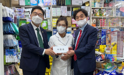 경기도약, 수해약국에 지원금 전달...빠른 일상 회복을