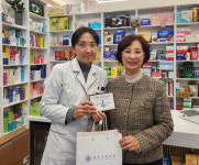 “회관 이사했어요”…서초구약, 회원 약국 돌며 떡 전달