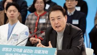 아산병원 찾은 윤 대통령, 단계적 의대 증원논의 일축