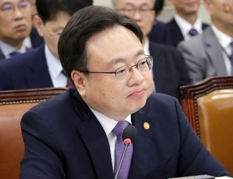 검찰, '계엄 국무회의 참석' 조규홍 복지장관 소환 조사