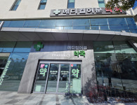 약은 주인공, 관객은 환자…전시장 같은 약국