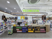 약은 주인공, 관객은 환자…전시장 같은 약국