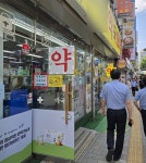 민생쿠폰 효과 톡톡…폭염 뚫고 약국 앞 대기행렬