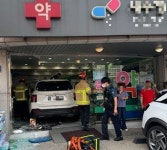 화성 봉담 약국으로 차량 돌진 사고⋯약사 1명 사망
