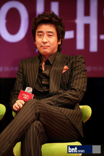 [bnt포토] 류승룡, 임수정 홀리는 '전설의 카사노바' 열연