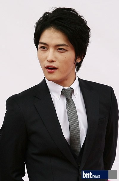 김재중과 김준수, 과거의 성공을 바탕으로 새로운 도전을 이어가며 팬들에게 감동을 전해요