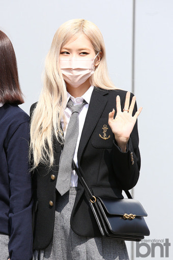[bnt포토] 블랙핑크 로제 '뽀얀 백옥 피부'